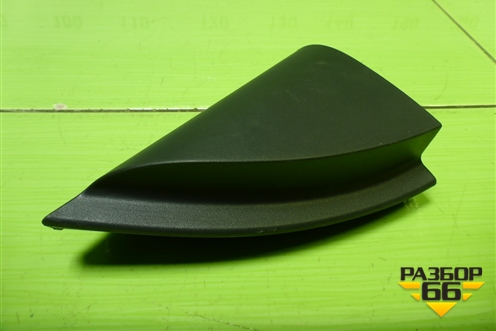 Накладка двери передней правой уголок (8200079927) для Renault Megane 2 с 2002-2009г (Меган)