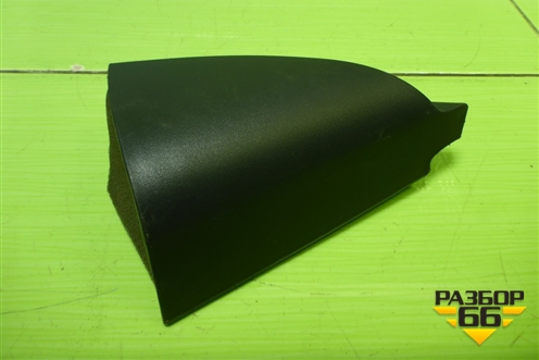 Накладка двери передней правой уголок (8200079927) для Renault Megane 2 с 2002-2009г (Меган)