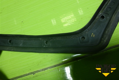 Уплотнитель двери задней левой (в проём крыла) (760839761B) для Volkswagen Touareg с 2018г (Туарег)