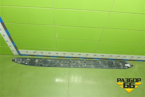 Накладка на порог наружная правая (на подножку) (517716A190) для Lexus LX-600 с 2021г (ЛХ)