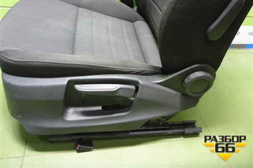 Сиденья комплект (лифтбек, AIR BAG передние, подогрев) для Skoda Octavia (A7) с 2013г (Октавия)