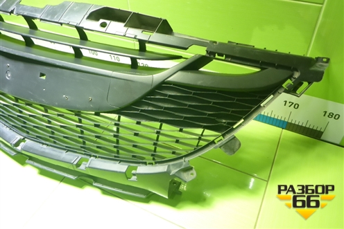 Решетка в передний бампер центральная (BCW8501T1) для Mazda Mazda 3 (BL) с 2009-2013г