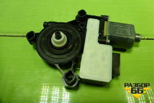 Моторчик стеклоподъёмника задний левый (5Q0959811A) для Skoda Octavia (A7) с 2013г (Октавия)