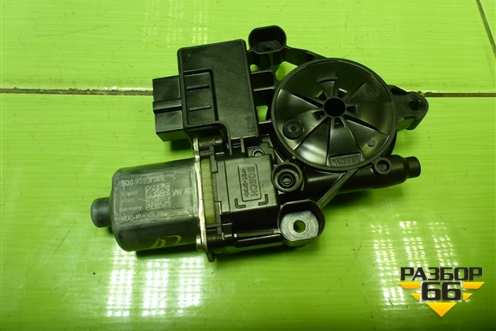 Моторчик стеклоподъёмника задний правый (5Q0959812A) для Skoda Octavia (A7) с 2013г (Октавия)