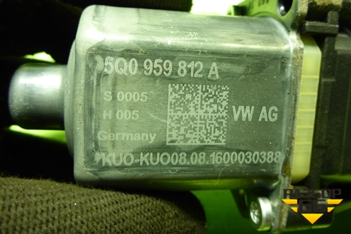 Моторчик стеклоподъёмника задний правый (5Q0959812A) для Skoda Octavia (A7) с 2013г (Октавия)