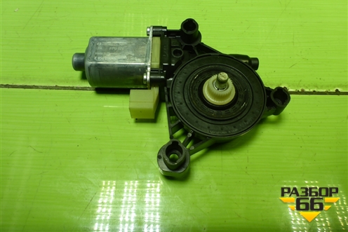 Моторчик стеклоподъёмника передний правый (5Q0959802B) для Skoda Octavia (A7) с 2013г (Октавия)