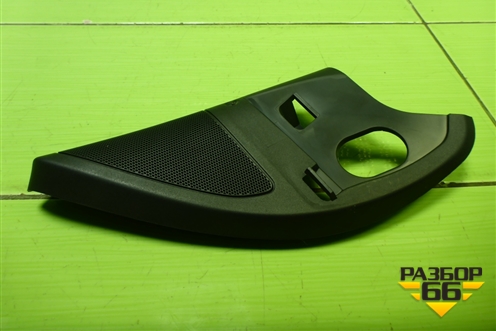 Накладка двери передней правой уголок (5E0837974) для Skoda Octavia (A7) с 2013г (Октавия)