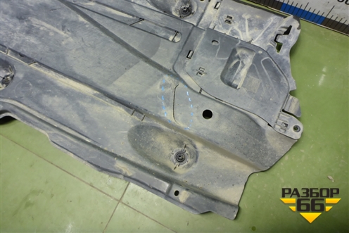 Защита антигравийная правая (5Q0825202S) для Skoda Octavia (A7) с 2013г (Октавия)