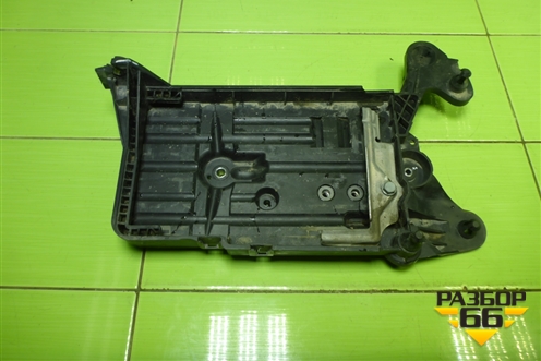 Площадка под аккумулятор (5Q0915321J) для Skoda Octavia (A7) с 2013г (Октавия)
