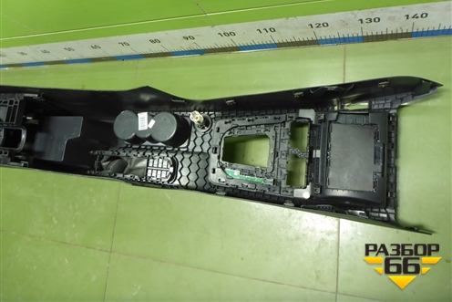 Подлокотник (5E1863241) для Skoda Octavia (A7) с 2013г (Октавия)