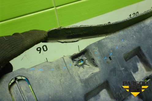 Пыльник переднего бампера центральный (5E0807611) для Skoda Octavia (A7) с 2013г (Октавия)