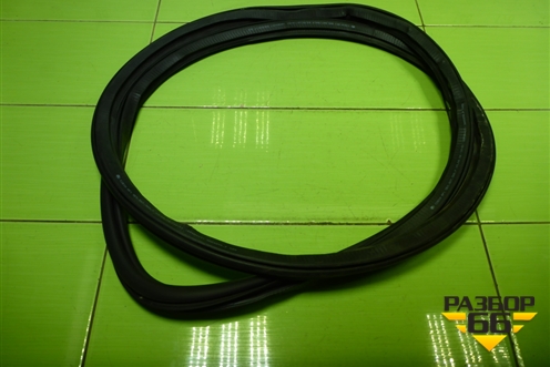 Уплотнитель двери задней правой (лифтебек) (5E5867368F) для Skoda Octavia (A7) с 2013г (Октавия)