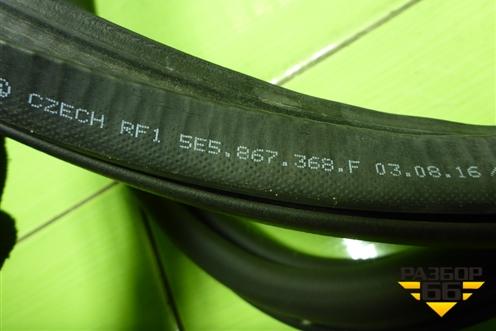 Уплотнитель двери задней правой (лифтебек) (5E5867368F) для Skoda Octavia (A7) с 2013г (Октавия)