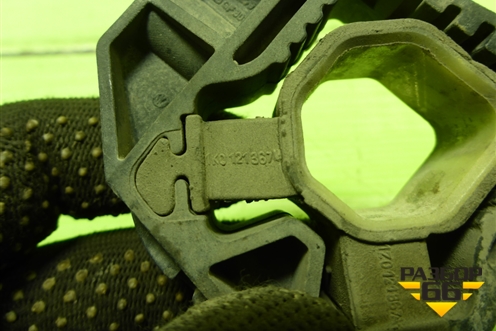 Кронштейн радиатора (1K0121367) для Skoda Octavia (A7) с 2013г (Октавия)