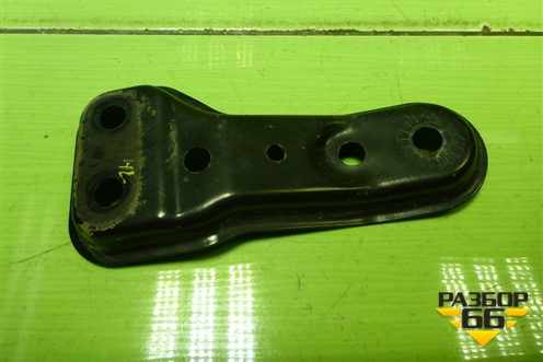 Кронштейн подрамника левый (5Q0199517E) для Skoda Octavia (A7) с 2013г (Октавия)