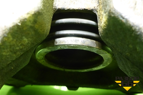 Суппорт передний правый для Volkswagen Touareg c 2002-2010г (Туарег)