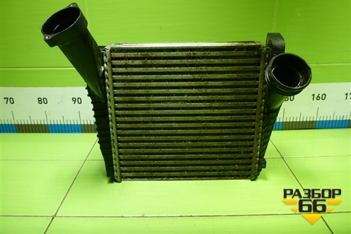 Интеркулер (7L0145803A) для Volkswagen Touareg c 2002-2010г (Туарег)
