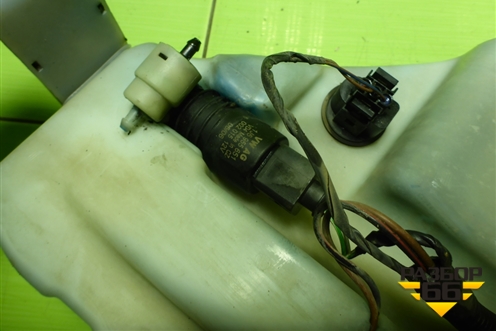 Бачок омывателя лобового стекла (7L0955453D) для Volkswagen Touareg c 2002-2010г (Туарег)