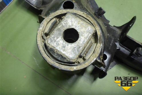 Подрамник передний АКПП (7L0499311C) для Volkswagen Touareg c 2002-2010г (Туарег)