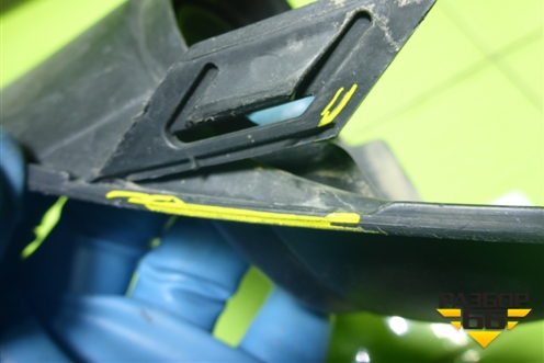 Накладка ПТФ правая (после 2015г) (6400G482) для Mitsubishi Outlander с 2012-2024г (Аутлендер)