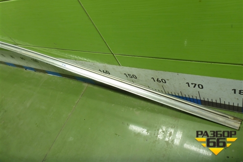 Молдинг крыши правый (над дверями) для Volkswagen Touareg c 2002-2010г (Туарег)