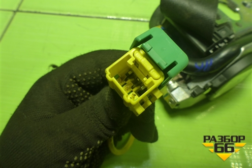 Ремень безопасности передний правый с пиропатроном (7L0857706H) для Volkswagen Touareg c 2002-2010г (Туарег)