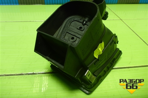 Дефлектор воздушный левый (7L6819703D) для Volkswagen Touareg c 2002-2010г (Туарег)