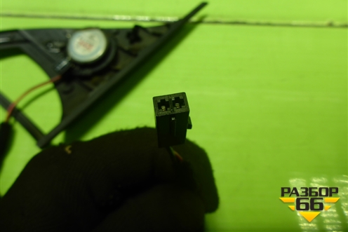 Накладка двери передней левой уголок (7L6837993) для Volkswagen Touareg c 2002-2010г (Туарег)