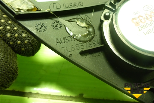 Накладка двери передней правой уголок (7L6837994) для Volkswagen Touareg c 2002-2010г (Туарег)