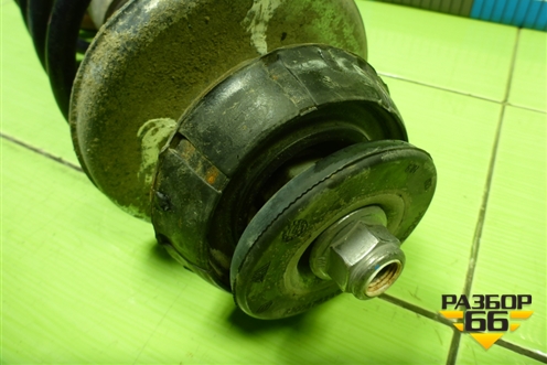 Амортизатор передний правый (8200813791) для Nissan Terrano с 2014г (Терано)