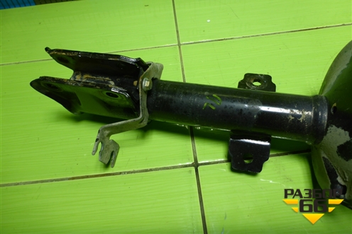 Амортизатор передний левый (8200813791) для Nissan Terrano с 2014г (Терано)