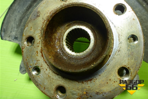 Кулак поворотный передний правый (400142674R) для Nissan Terrano с 2014г (Терано)