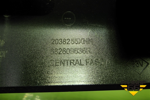 Рамка магнитолы (682609636R) для Nissan Terrano с 2014г (Терано)