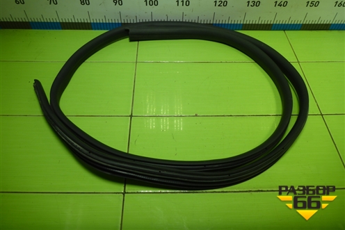 Уплотнитель двери передней правой для Nissan Terrano с 2014г (Терано)