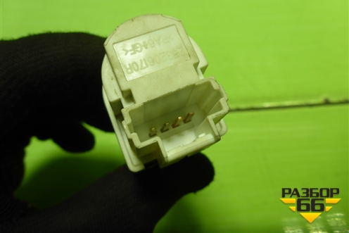 Датчик включения стопсигнала (253206170R) для Nissan Terrano с 2014г (Терано)