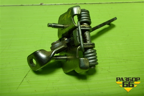 Ограничитель двери задней левой для Nissan Terrano с 2014г (Терано)