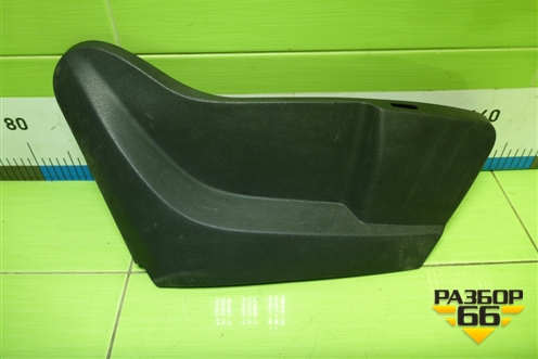 Накладка внутренняя (на переднее правое сиденье) (1833755X) для Nissan Terrano с 2014г (Терано)