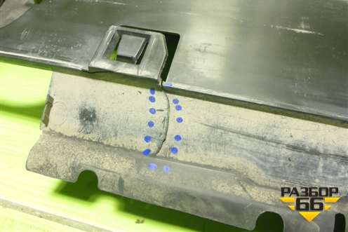 Дефлектор радиатора верхний (4M0121285) для Audi Q7 c 2015г (Ку 7)