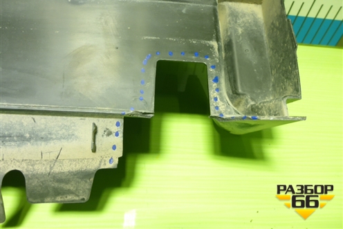 Дефлектор радиатора верхний (4M0121285) для Audi Q7 c 2015г (Ку 7)