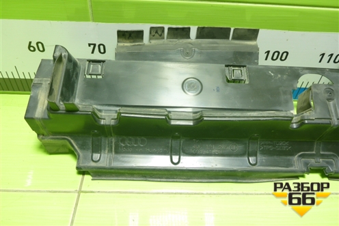 Дефлектор радиатора верхний (4M0121285) для Audi Q7 c 2015г (Ку 7)