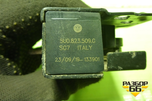 Замок капота (5U0823509G) для Volkswagen Polo (седан) с 2010г (Поло)