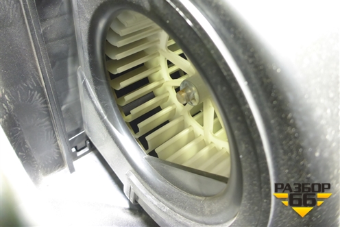 Корпус отопителя  (под моторчик) (AZ160082000031) для Sitrak C7H (С7Н)