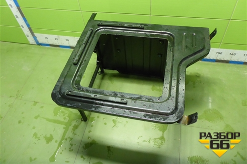 Ящик инструментальный внутри  (левый) (AZ16D257000014) для Sitrak C7H (С7Н)