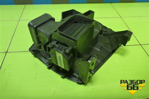 Накладка на торпедо  правая (812W617015017) для Sitrak C7H (С7Н)