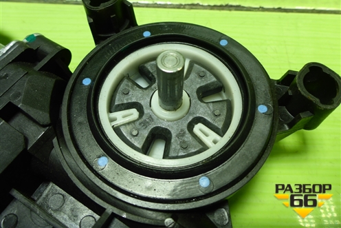 Моторчик стеклоподъёмника задний правый (1S0959811) для Volkswagen Polo (седан) с 2010г (Поло)