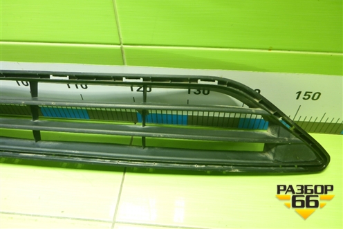 Решетка в передний бампер центральная (после 2018г) (622546FR0A) для Nissan X-Trail (Т32) с 2014г (Хтраил)