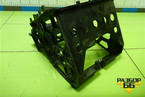 Кронштейн магнитолы (6RU858005D) для Volkswagen Polo (седан) с 2010г (Поло)