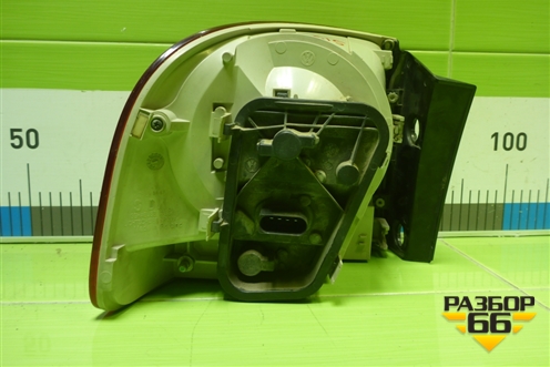 Фонарь задний наружный правый (до 2007г) (7L6945096K) для Volkswagen Touareg c 2002-2010г (Туарег)