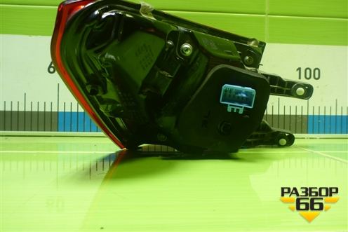 Фонарь задний наружный правый (760945208D) для Volkswagen Touareg с 2018г (Туарег)