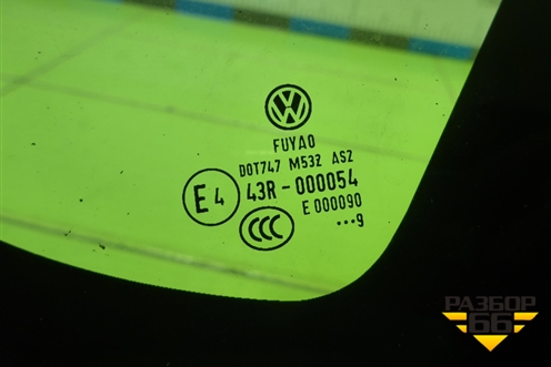 Стекло глухое правое для Volkswagen Polo (седан) с 2010г (Поло)